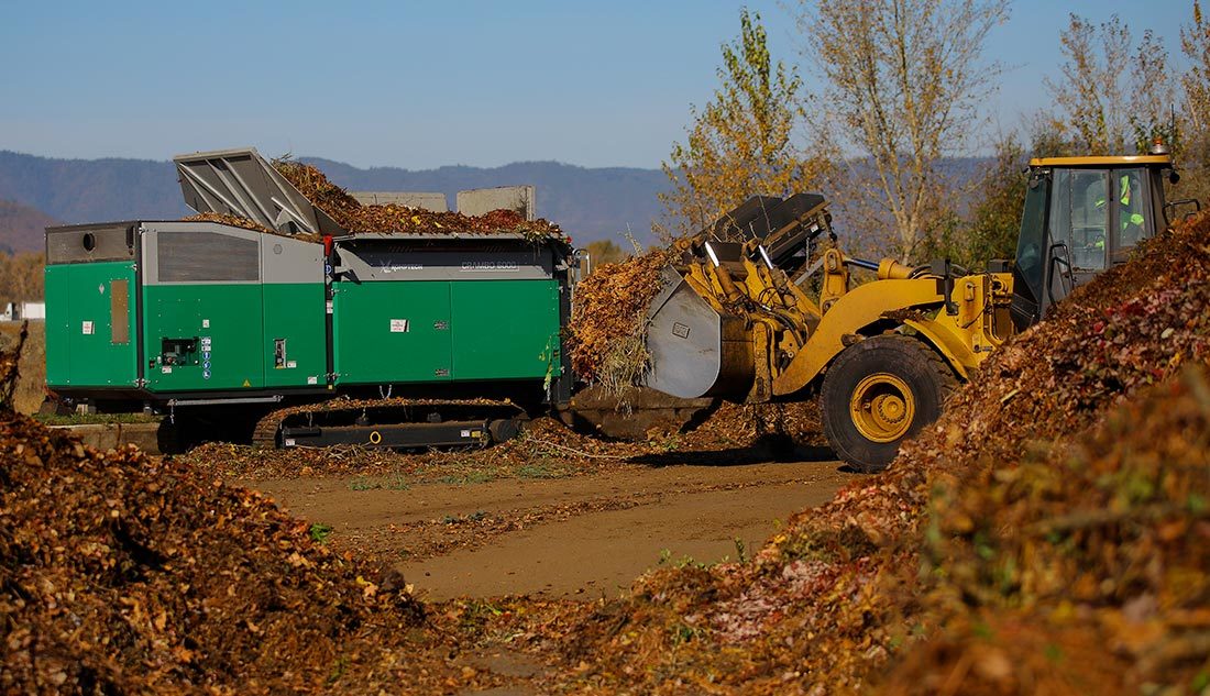 Photo Making Compost Process Detail Step1 1100X633